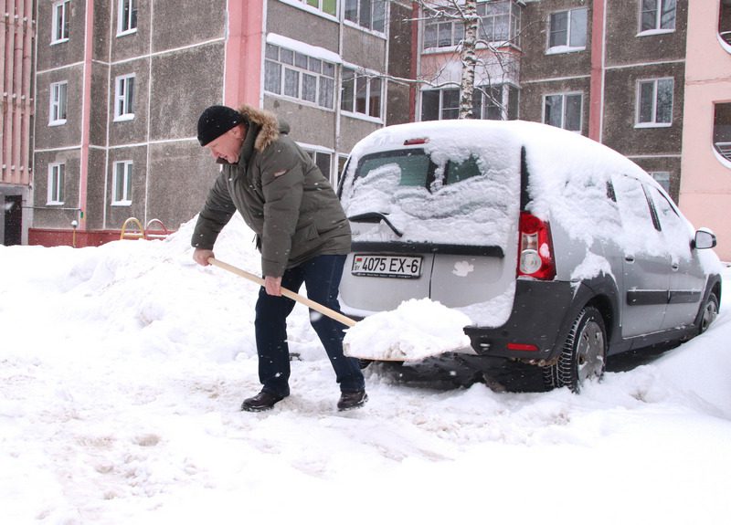 Коллективами, дворами, семьями: как костюковчане боролись с циклоном "Улли"