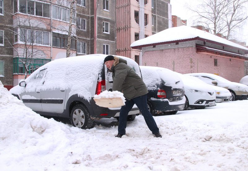 Коллективами, дворами, семьями: как костюковчане боролись с циклоном "Улли"