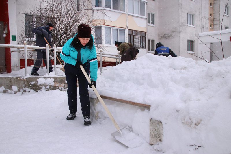 Коллективами, дворами, семьями: как костюковчане боролись с циклоном "Улли"