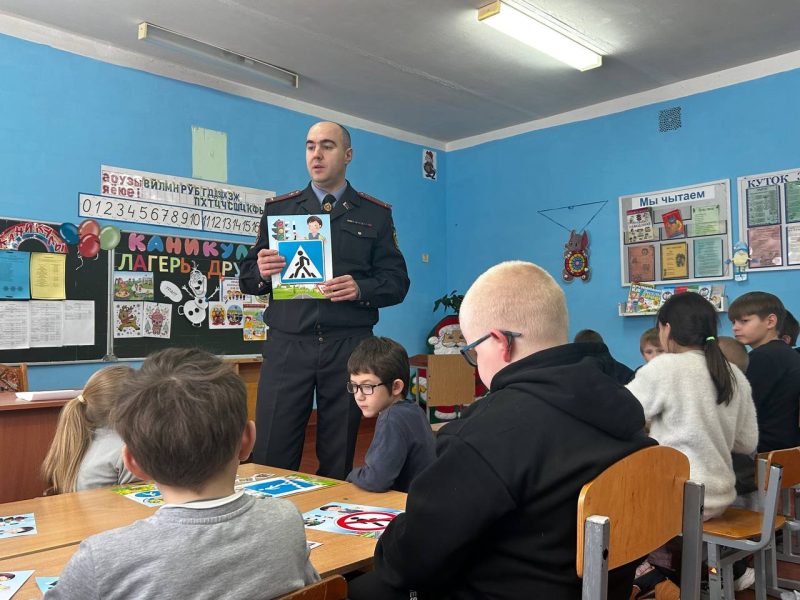 ГАИ напоминает школьникам правила зимней прогулки: учимся вместе весело и безопасно