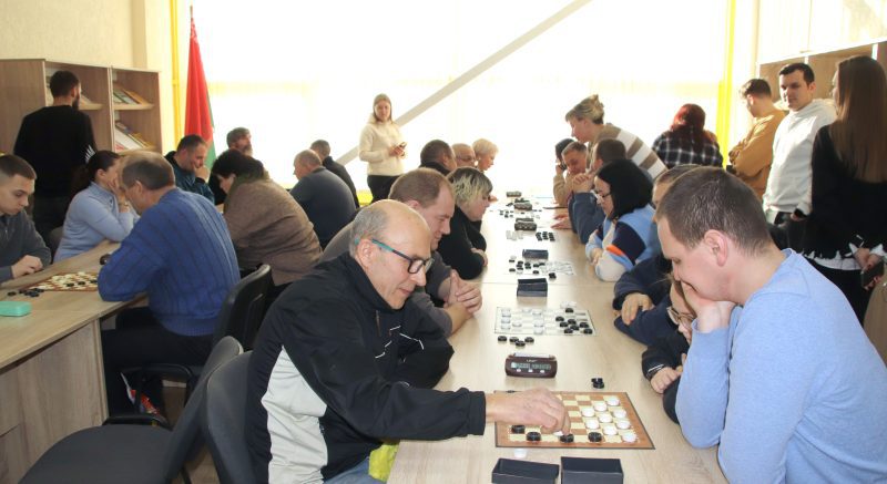 Кто стал победителем районных соревнований по быстрым шашкам