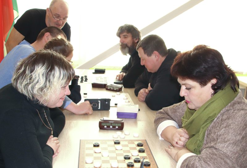 Кто стал победителем районных соревнований по быстрым шашкам