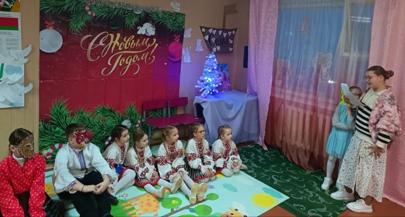 Веселые колядки прошли в студии "ШАР"