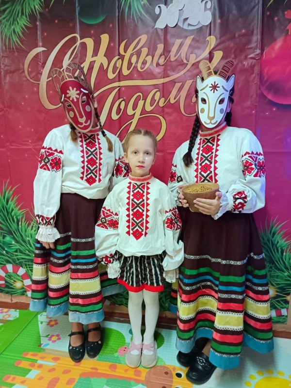 Веселые колядки прошли в студии "ШАР"