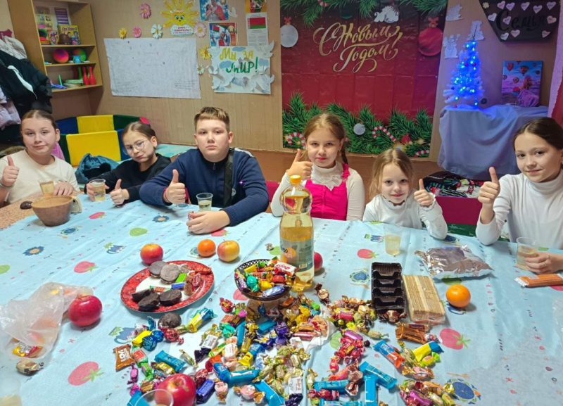 Веселые колядки прошли в студии "ШАР"