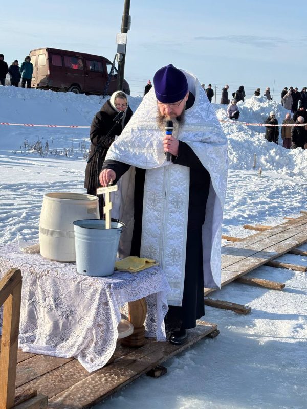 Мороза не боятся! Православные костюковчане отметили Крещение Господне