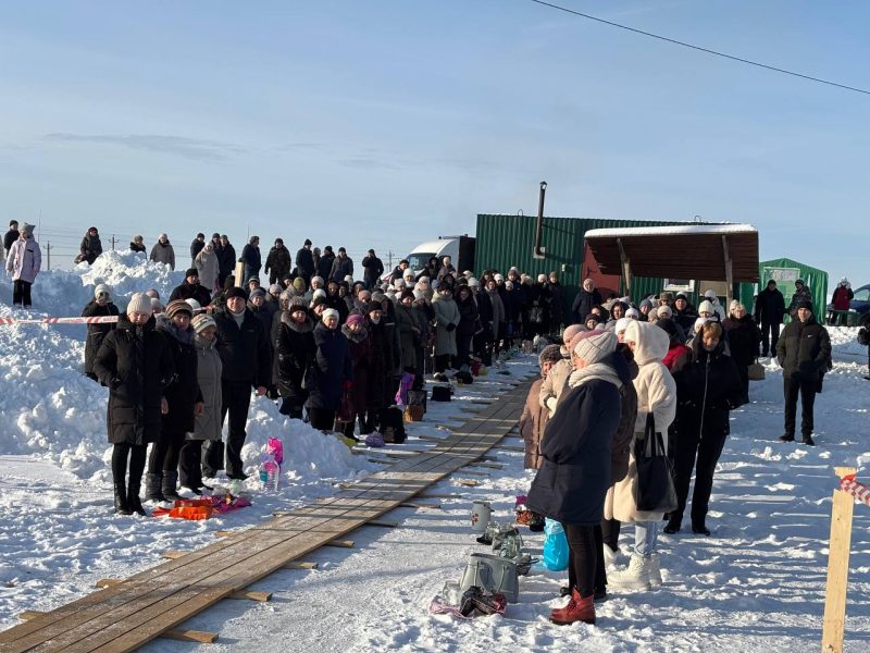 Мороза не боятся! Православные костюковчане отметили Крещение Господне