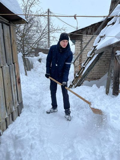 Волонтеры БРСМ приходят на помощь пожилым людям