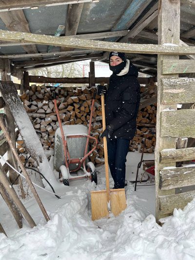 Волонтеры БРСМ приходят на помощь пожилым людям