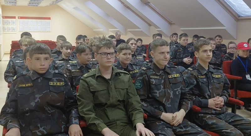 Юные блогеры побывали на занятиях ВПК "Зубр"