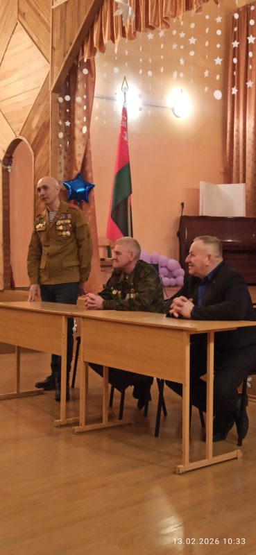 Воины-интернационалисты Сергей Парфенов и Сергей Ильенков встретились со школьниками