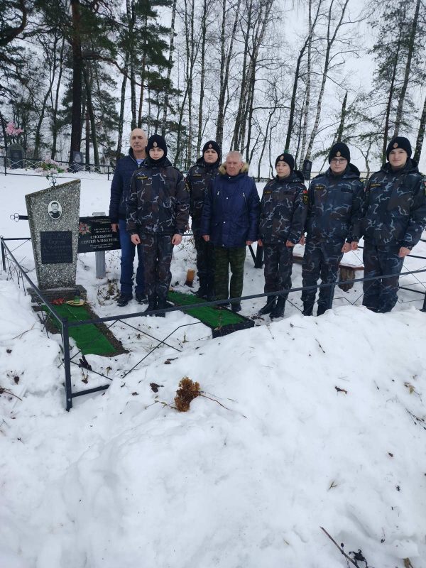 Воины-интернационалисты Сергей Парфенов и Сергей Ильенков встретились со школьниками