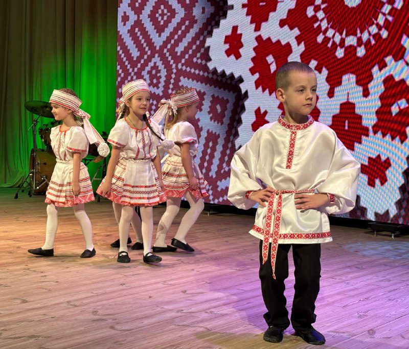 Праздничным гала-концертом победителей завершился районный смотр-конкурс детского творчества «Прыбяседскія зорачкі-2026»