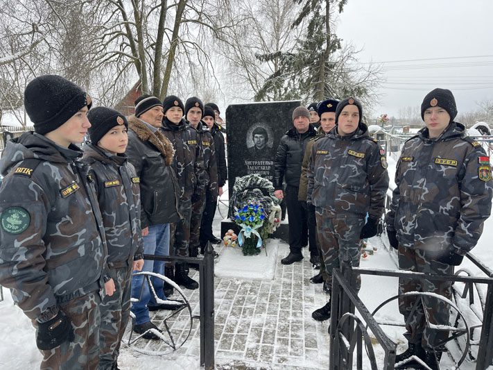 Почтили память Олега Свиридова - человека, чье имя с гордостью носит пионерская дружина Белодубровской средней школы