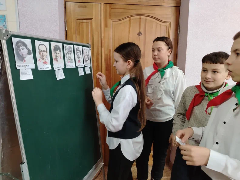 В средней школе №1 г. Костюковичи прошел  урок мужества, посвященный Дню памяти юного героя-антифашиста