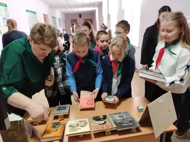 В средней школе №1 г. Костюковичи прошел  урок мужества, посвященный Дню памяти юного героя-антифашиста