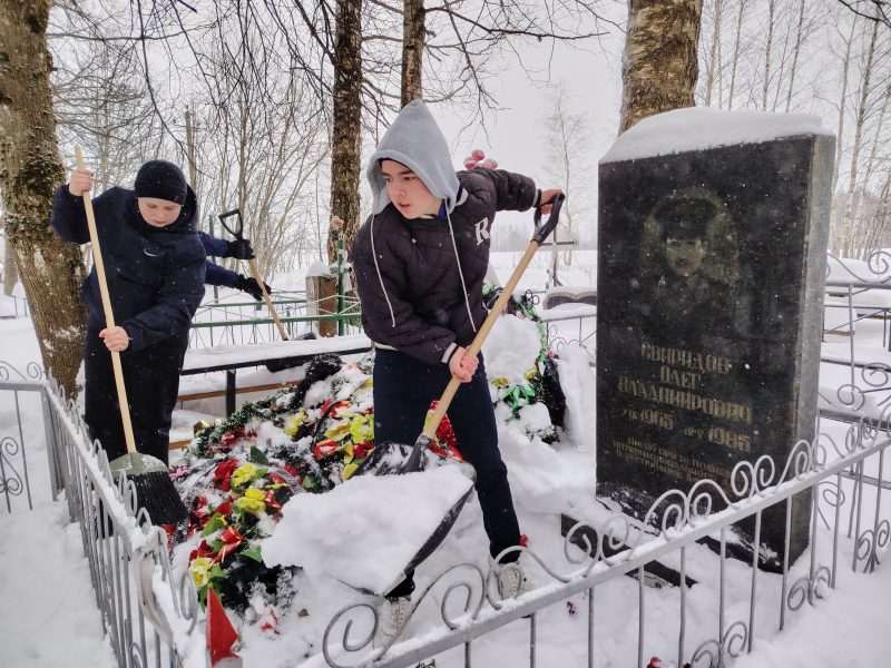 Почтили память Олега Свиридова - человека, чье имя с гордостью носит пионерская дружина Белодубровской средней школы
