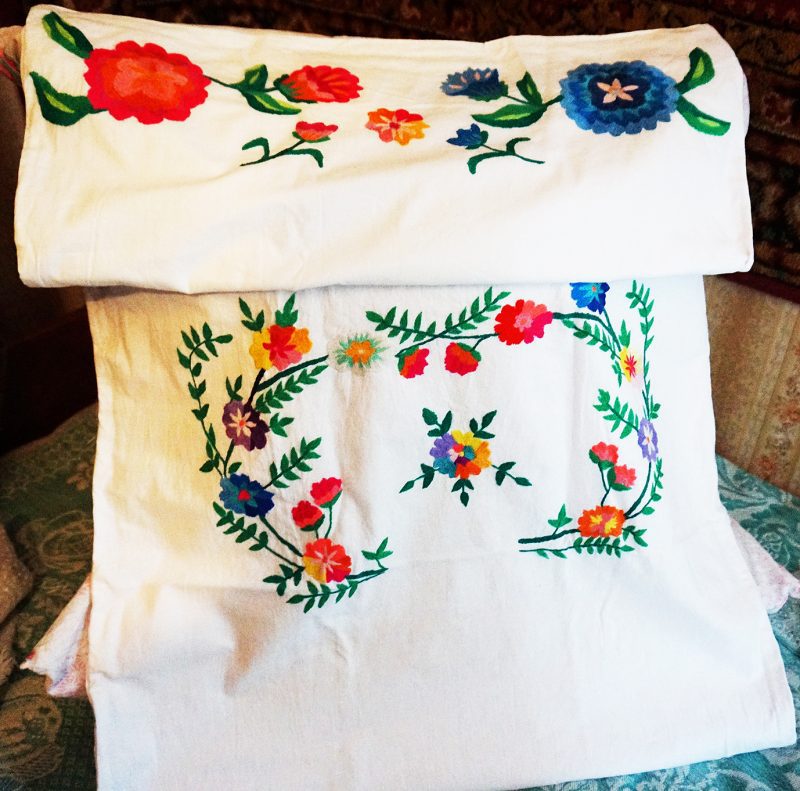 Рукодельница-мастерица Нина Мамуто с вышивкой не расстается