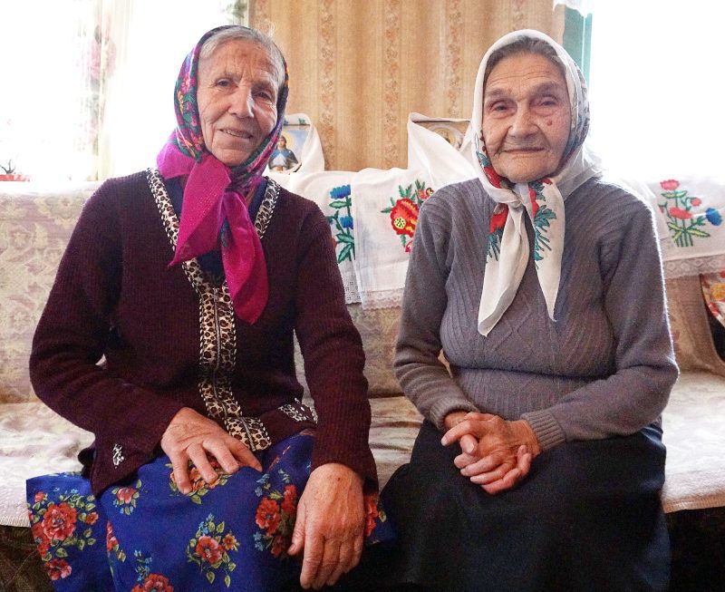 Рукодельница-мастерица Нина Мамуто с вышивкой не расстается