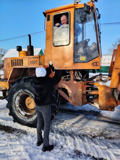 Поддержка коммунальников в морозы: на Могилёвщине продолжается профсоюзная акция “Согрей теплом”