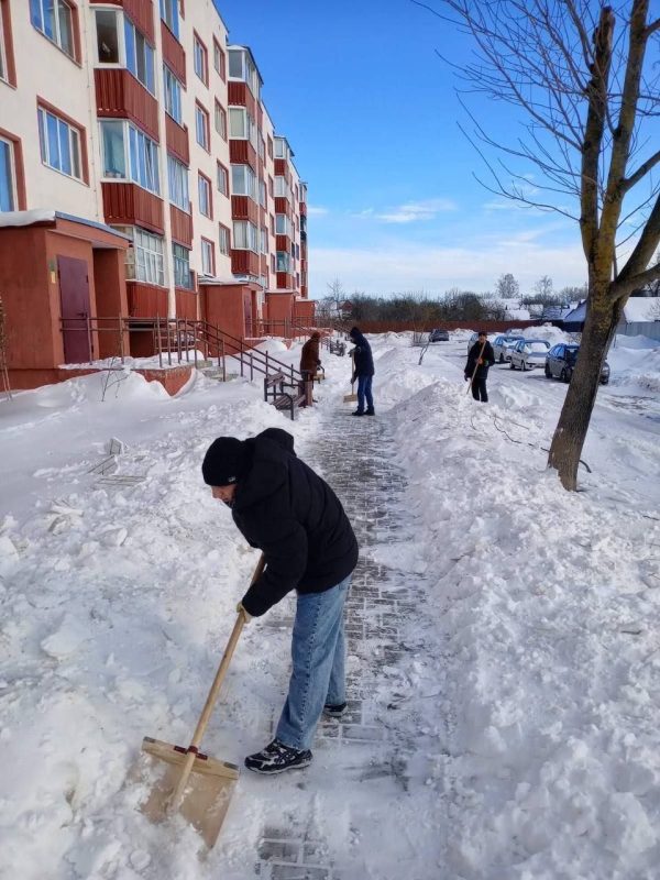 Безработные трудятся на благо порядка в Костюковичах