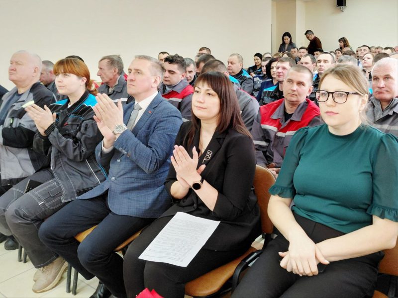 Министр архитектуры и строительства Александр Студнев посетил ОАО «Белорусский цементный завод»