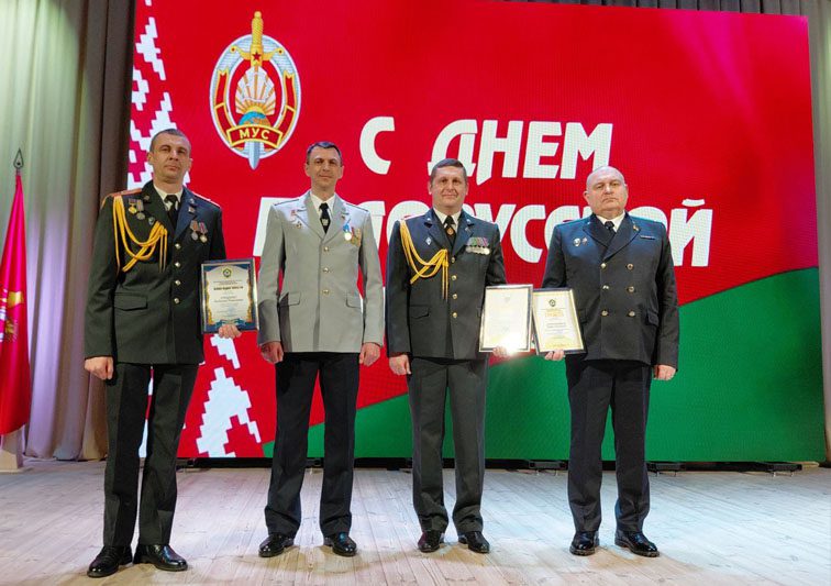 В Костюковичах торжественно отметили День милиции - вручены награды