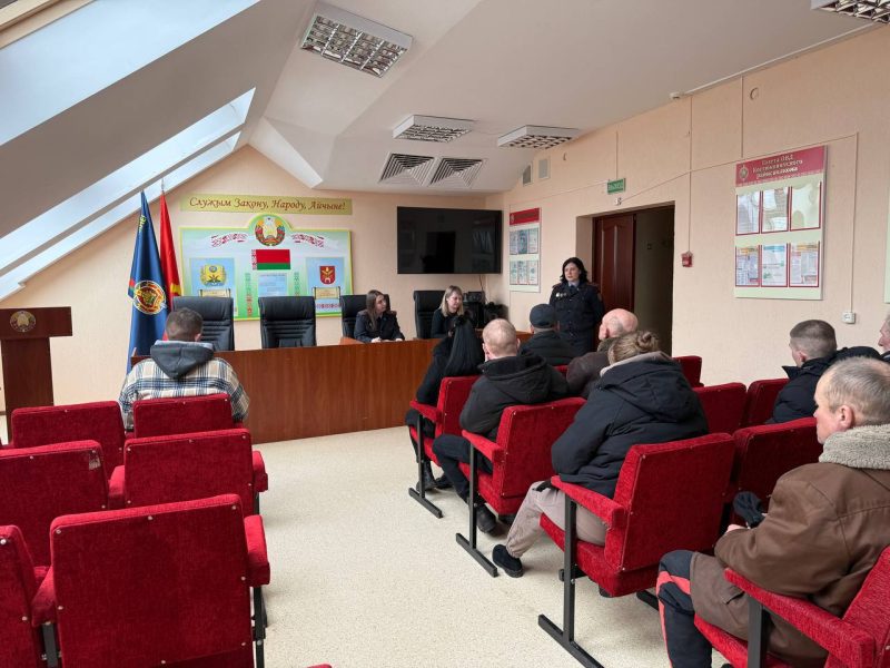 Костюковичские правоохранители продолжают профилактическую работу с подучетными гражданами