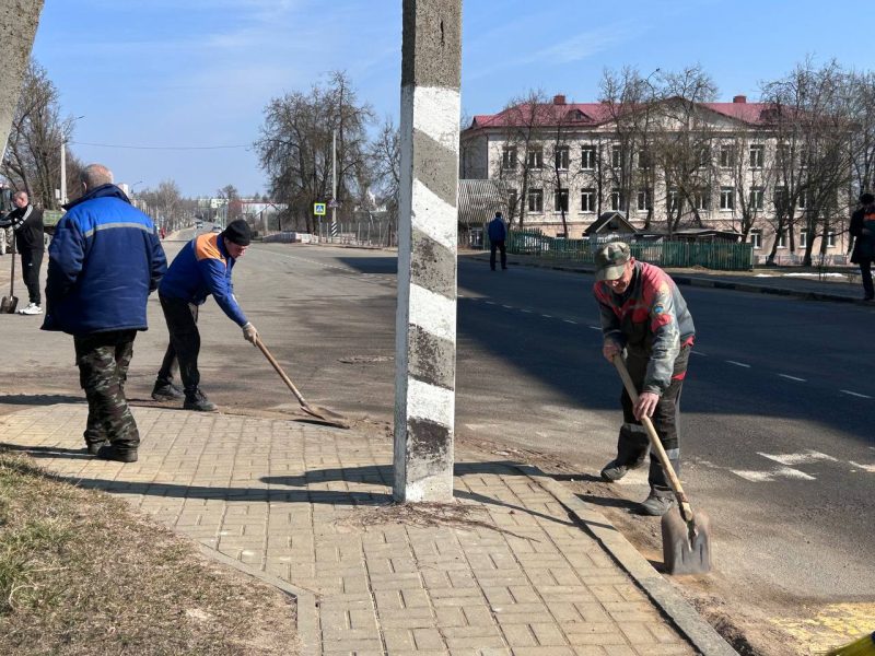 ФОТОФАКТ: в Костюковичах прошел районный субботник