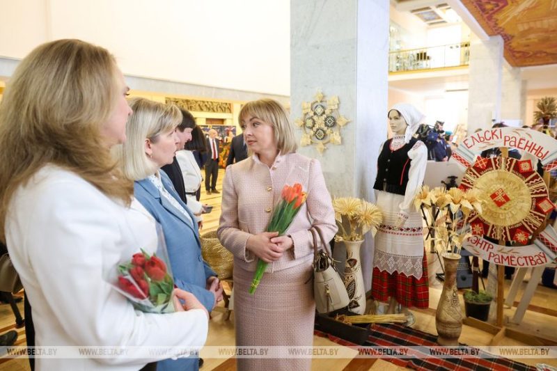 Диалог о будущем сердца страны. В Овальном зале собрались женщины, которые хотят сделать жизнь на селе ярче и комфортнее