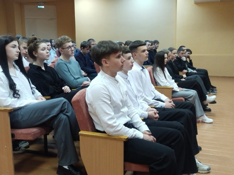 Диалоговая площадка «День единения народов Беларуси и России: вместе в прошлом, настоящем и будущем» состоялась в средней школе № 4 г. Костюковичи