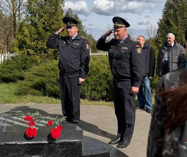 Память и честь: сотрудники ОВД почтили ликвидаторов Чернобыльской аварии