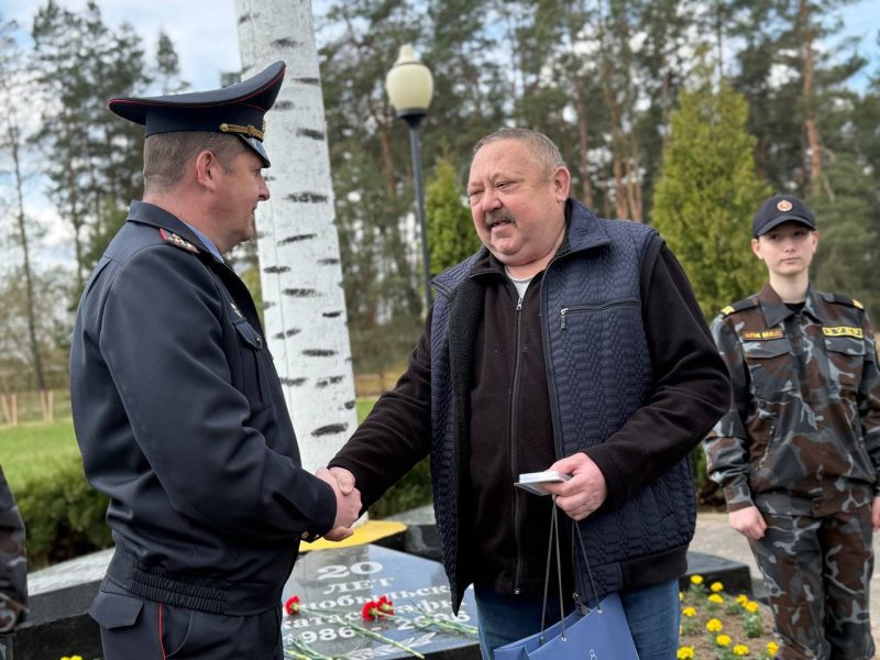 Память и честь: сотрудники ОВД почтили ликвидаторов Чернобыльской аварии