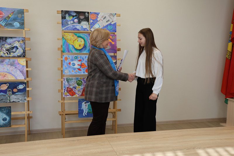 Юные костюковчане приняли участие в районном этапе Международного конкурса рисунков «Космос объединяет»