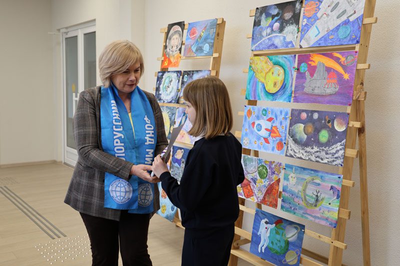 Юные костюковчане приняли участие в районном этапе Международного конкурса рисунков «Космос объединяет»