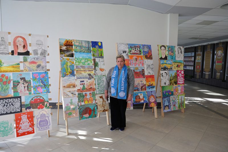 Юные костюковчане приняли участие в районном этапе Международного конкурса рисунков «Космос объединяет»