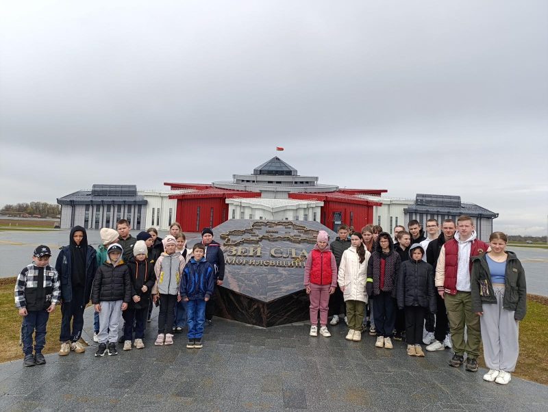 Группа учащихся ГУО «Муравильская средняя школа Костюковичского района» осуществила экскурсию по знаковым историческим местам родного края