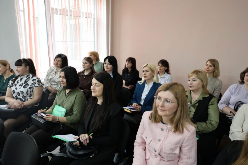 Круглый стол «Эффективный педагогический опыт: системность и критерии» прошел в Костюковичах