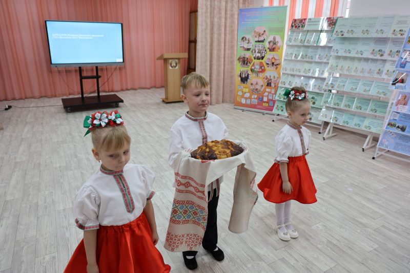 Круглый стол «Эффективный педагогический опыт: системность и критерии» прошел в Костюковичах