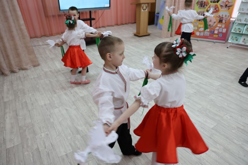 Круглый стол «Эффективный педагогический опыт: системность и критерии» прошел в Костюковичах