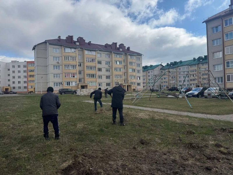 ФОТОФАКТ: Костюковичские безработные приняли участие в наведении порядка