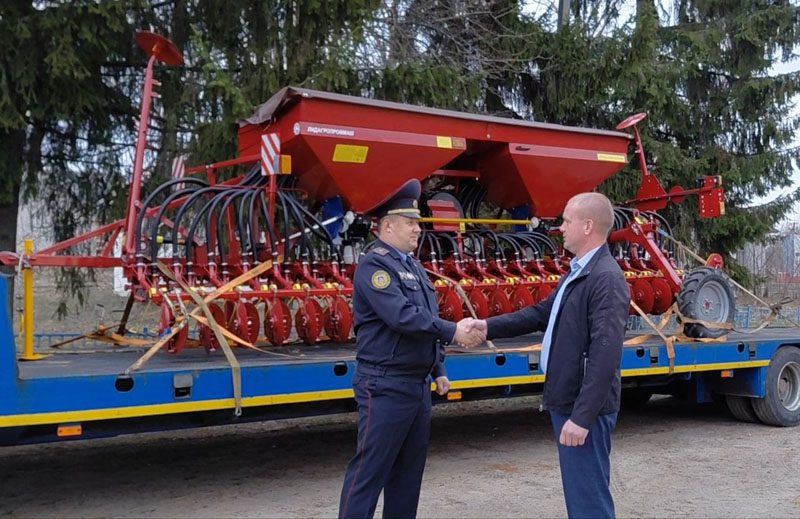 КСУП «Селецкое» от МВД подарена новая сеялка