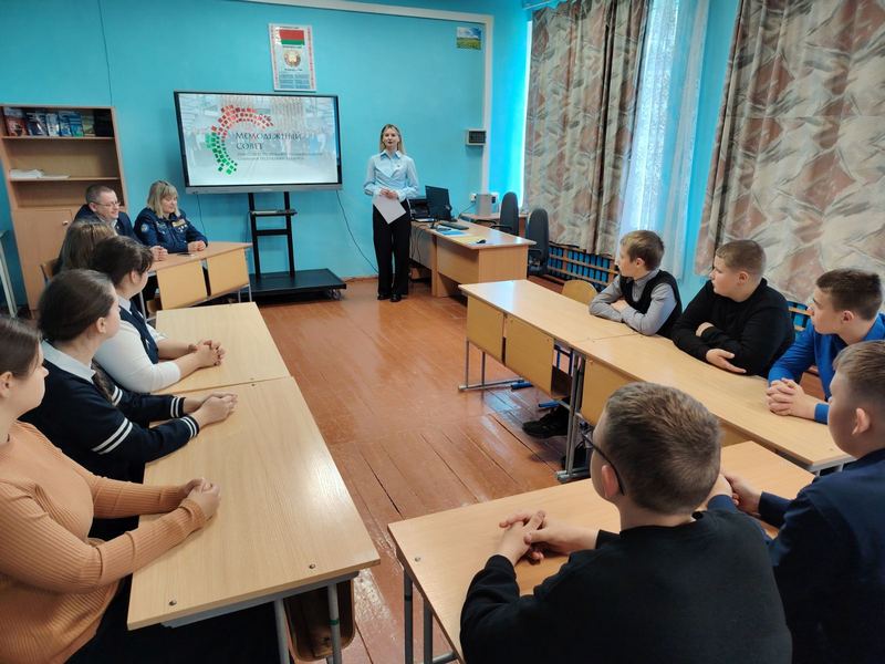 Промопроект «Выбираем студотряд!» состоялся в Белодубровской сред-ней школе