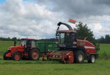 На полях КСУП «Самотевичи Агро» кипит работа по заготовке кормов