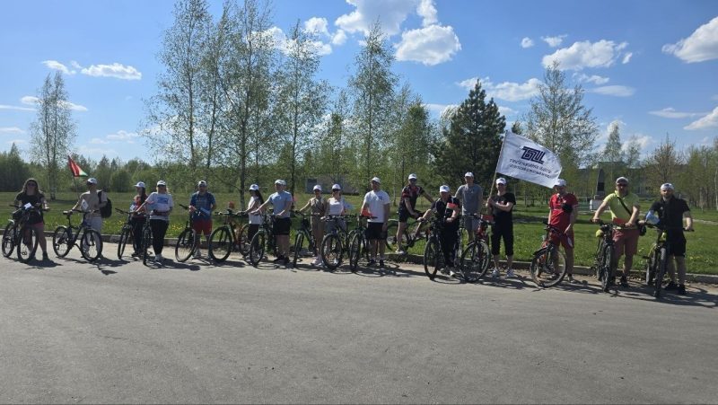 Дорогами памяти: работники Белорусского цементного завода отдали дань уважения героям-победителям