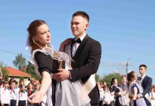 ФОТОФАКТ: Торжественная линейка в Костюковичской средней школе № 1