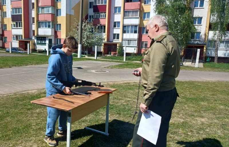 В Костюковичах прошел районный этап военно-патриотической игры «Зарница»