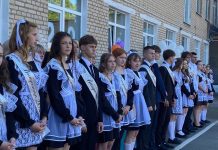 Прощание с детством и шаг в будущее: торжественная линейка в Костюковичской средней школе №2