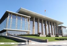 Лукашенко заслушивает доклад по тематике плана строительства и развития Вооруженных Сил
