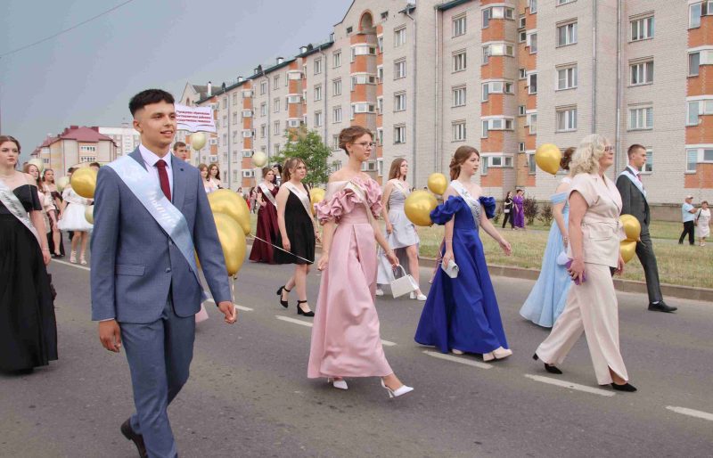 ФОТОФАКТ: Выпускной вечер прошел в Костюковичах